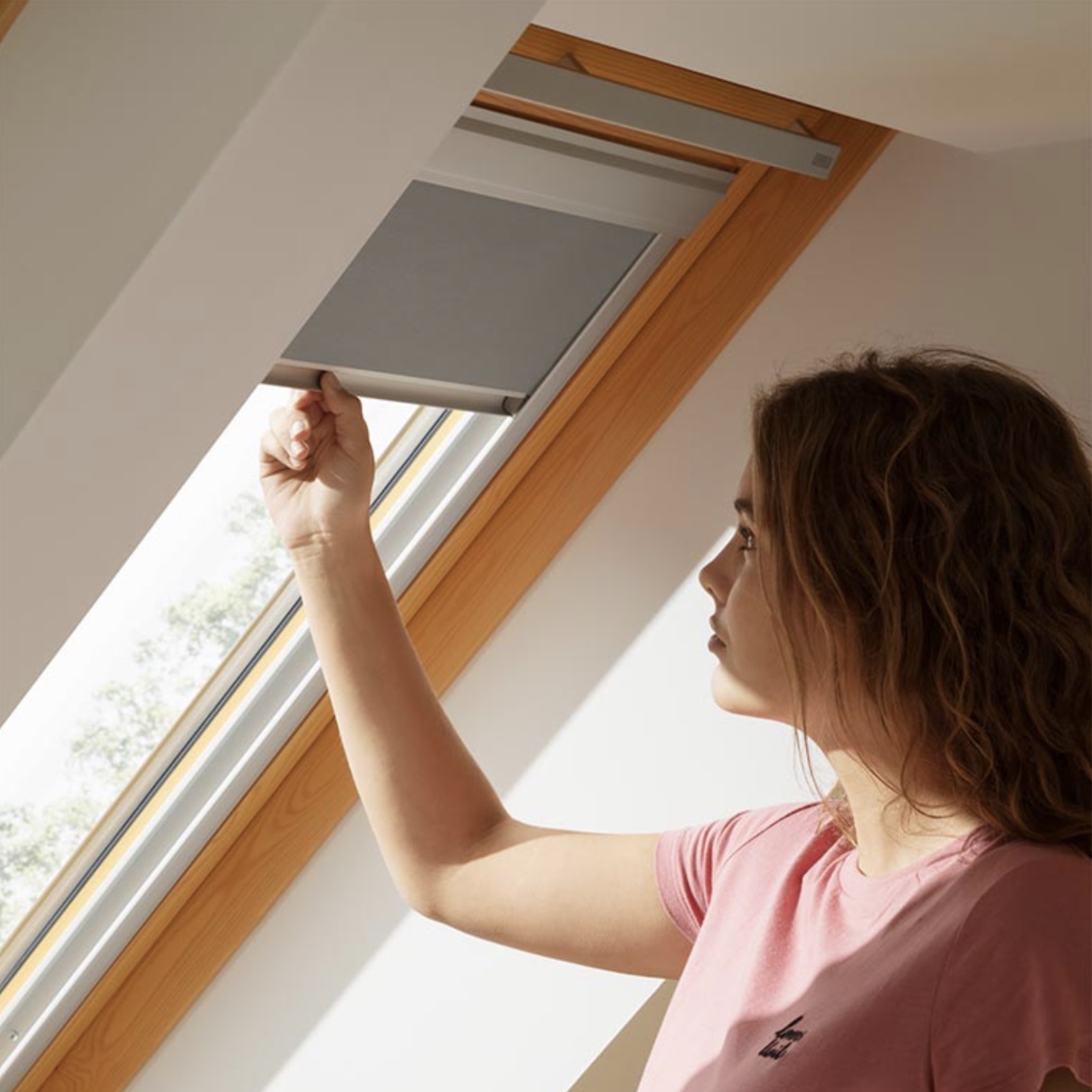 günstig 4204 Classic F06 Uni Verdunkelungs-Rollo bei VELUX Grau DBL kaufen DACHGEWERK